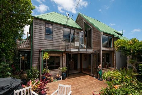 Photo of property in 3 Mizpah Road, Waiake, Auckland, 0630