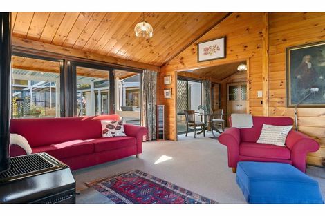 Photo of property in 25 Shera Street, Acacia Bay, Taupo, 3330