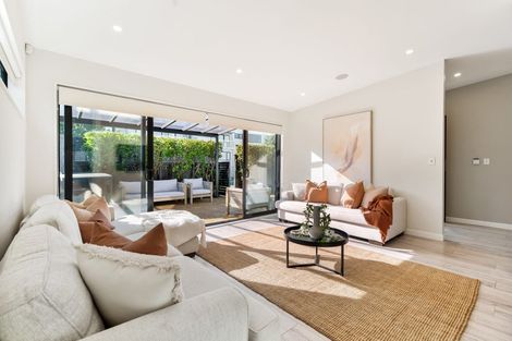 Photo of property in 31 Ascension Crescent, Orewa, 0931