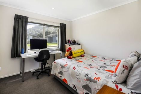 Photo of property in 4 Cory Jane Grove, Riverstone Terraces, Upper Hutt, 5018