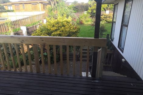 Photo of property in 18 Prince Regent Drive, Half Moon Bay, Auckland, 2012