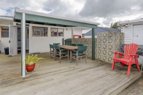 Photo of property in 10 Dee Street, Levin, 5510