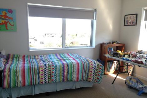 Photo of property in 28 Cosgrove Rise, Riverstone Terraces, Upper Hutt, 5018