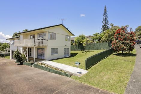 Photo of property in 18 Roick Parade, Glen Eden, Auckland, 0602