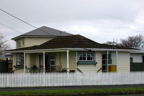Photo of property in 40 Cambridge Terrace, Masterton, 5810