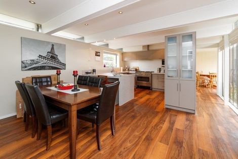 Photo of property in 16 Truscott Grove, Awapuni, Palmerston North, 4412