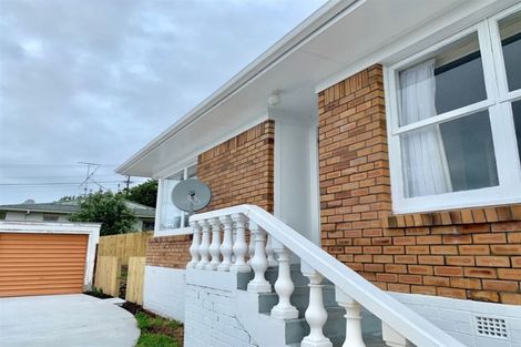 Photo of property in 2/8 Anne Road, Hillcrest, Auckland, 0627