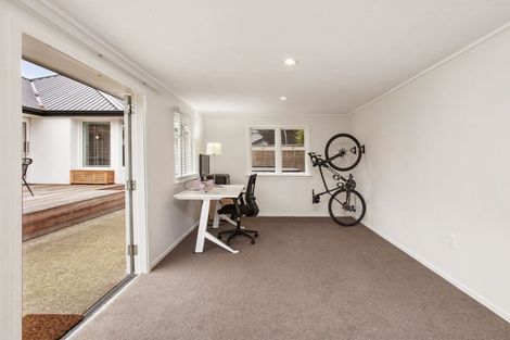 Photo of property in 154 Hamilton Avenue, Ilam, Christchurch, 8041