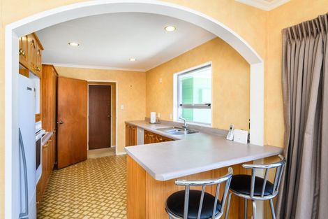 Photo of property in 46 Hillcrest Drive, Kelvin Grove, Palmerston North, 4414