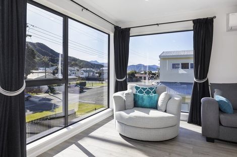 Photo of property in 15 Beach Road, Waikawa, Picton, 7220