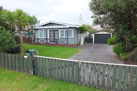 Photo of property in 45 Nash Parade, Foxton Beach, Foxton, 4815