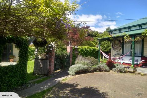 Photo of property in Jugglers Rest Backpackers, 8 Canterbury Street, Picton, 7220