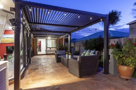 Photo of property in 68 Guildford Drive, Paraparaumu, 5032