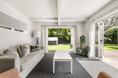 Photo of property in 24 Muritai Road, Milford, Auckland, 0620
