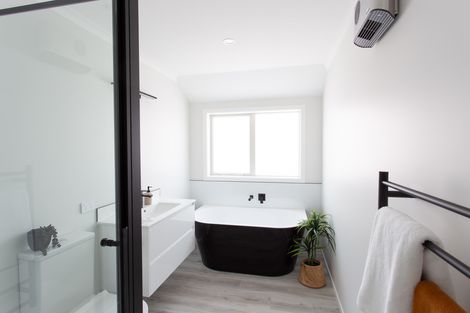 Photo of property in 10 Van Baarle Close, Carterton, 5713