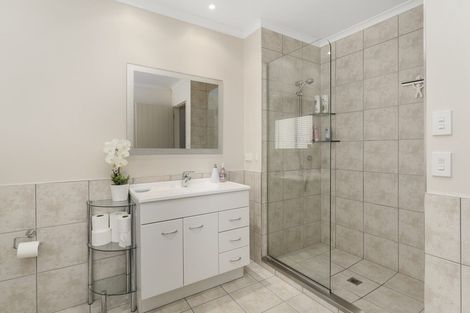 Photo of property in Te Kakariki Apartments, 6/6 Wellington Road, Paekakariki, 5034