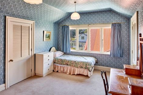 Photo of property in 35 Marine Parade, Eastbourne, Lower Hutt, 5013