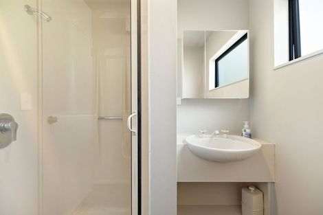 Photo of property in 18a Cameron Place, Fernhill, Queenstown, 9300