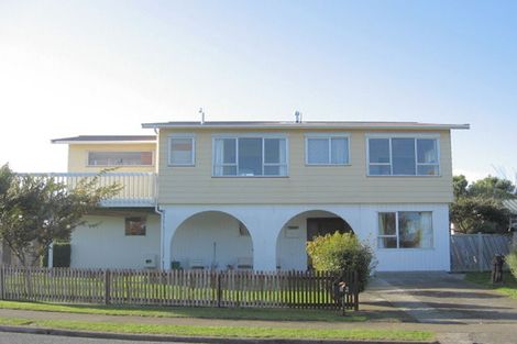 Photo of property in 82 Gloaming Hill, Titahi Bay, Porirua, 5022