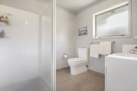 Photo of property in 8 Libra Place, Kawaha Point, Rotorua, 3010