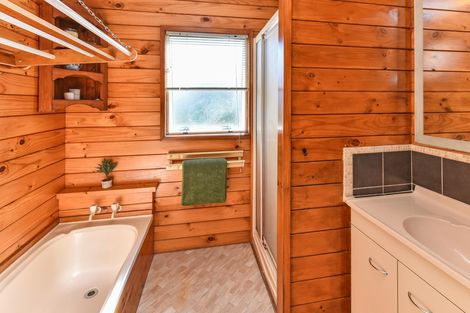 Photo of property in 1/133 Carnoustie Drive, Wattle Downs, Auckland, 2103