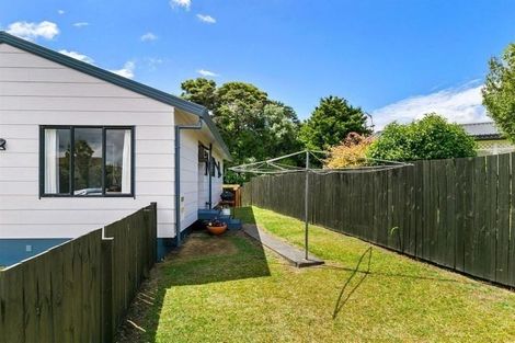 Photo of property in 77 Meadowvale Rise, Titirangi, Auckland, 0604