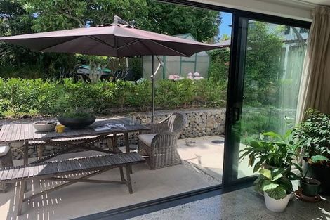 Photo of property in 2 Ravenwood Drive, Forrest Hill, Auckland, 0620