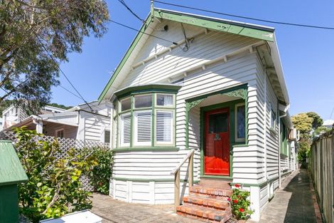 Photo of property in 28 Queen Street, Mount Victoria, Wellington, 6011