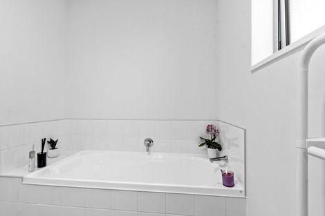 Photo of property in 75a Farquhars Road, Redwood, Christchurch, 8051