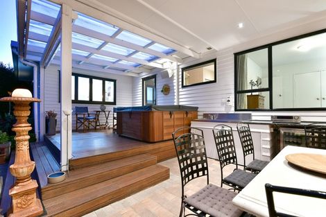 Photo of property in 47 De Luen Avenue, Tindalls Beach, Whangaparaoa, 0930