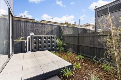Photo of property in 14f Andrew Road, Howick, Auckland, 2010
