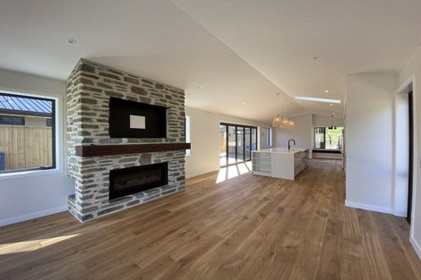 Photo of property in 72 Howden Drive, Jacks Point, 9371