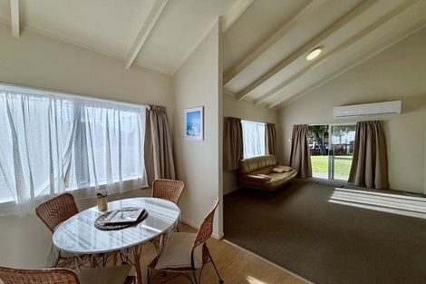 Photo of property in 52 Moncrieff Avenue, Clendon Park, Auckland, 2103