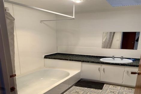 Photo of property in 47 Cascades Road, Pakuranga Heights, Auckland, 2010