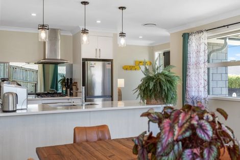 Photo of property in 84 Bert Wall Drive, Omokoroa, 3114