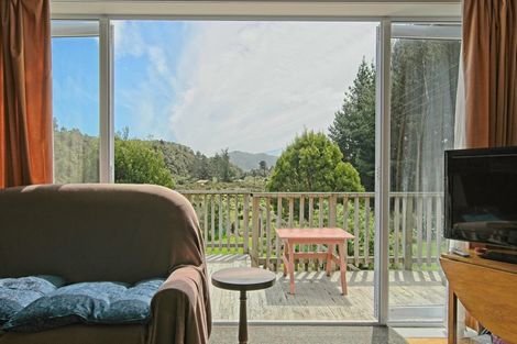 Photo of property in 6 Gladstone Street, Westport, 7825