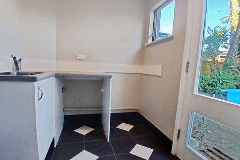 Photo of property in 36 James Evans Drive, Northcote, Auckland, 0627