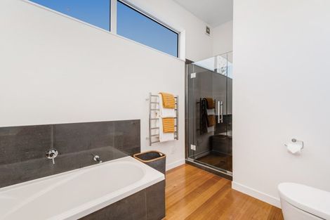 Photo of property in 33 Luplau Crescent, Cockle Bay, Auckland, 2014