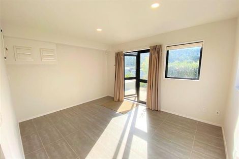 Photo of property in 2/10 Silver Moon Road, Albany Heights, Auckland, 0632