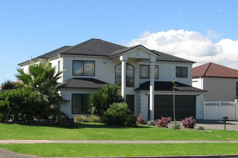 Photo of property in 14 Beach Road, Te Atatu Peninsula, Auckland, 0610