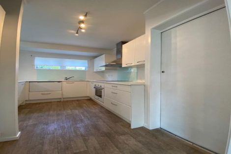 Photo of property in 2/23 Manhattan Heights, Glendene, Auckland, 0602