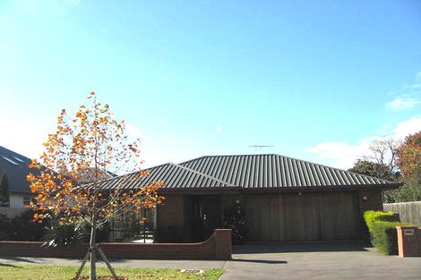 Photo of property in 32 Garreg Road, Fendalton, Christchurch, 8052