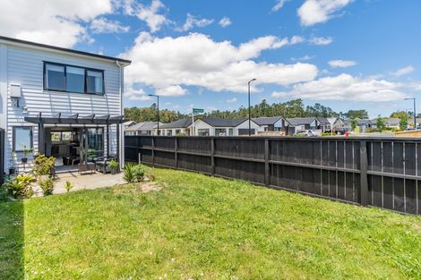 Photo of property in 8c Lumbarda Drive, Kumeu, 0810