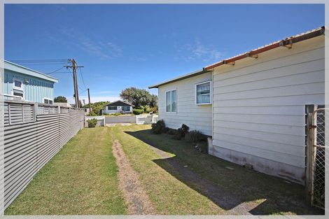 Photo of property in 8 Hart Street, Foxton Beach, Foxton, 4815