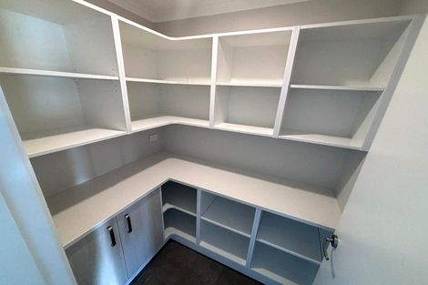 Photo of property in 5 Rewarewa Way, Timberlea, Upper Hutt, 5018