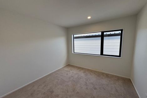 Photo of property in 3/90 Picasso Drive, West Harbour, Auckland, 0618