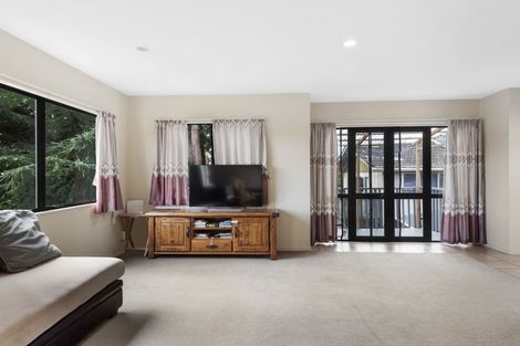 Photo of property in 2/14 Target Road, Totara Vale, Auckland, 0629