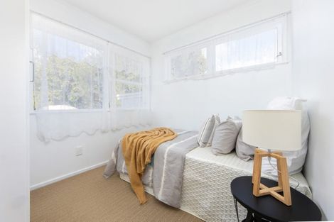 Photo of property in 12 Ashbourne Place, Glendene, Auckland, 0602