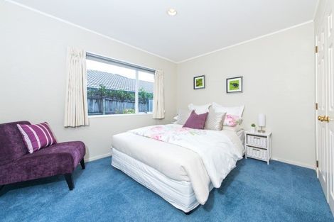 Photo of property in 1 Campian Place, Golflands, Auckland, 2013