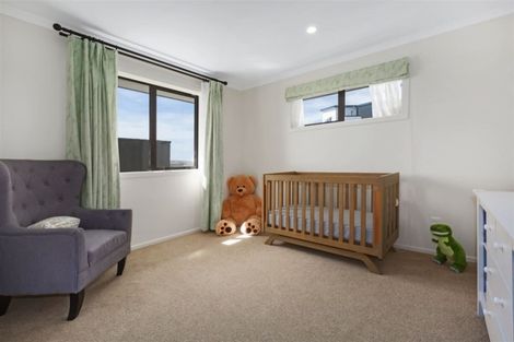 Photo of property in 82 Queen Charlotte Drive, Aotea, Porirua, 5024